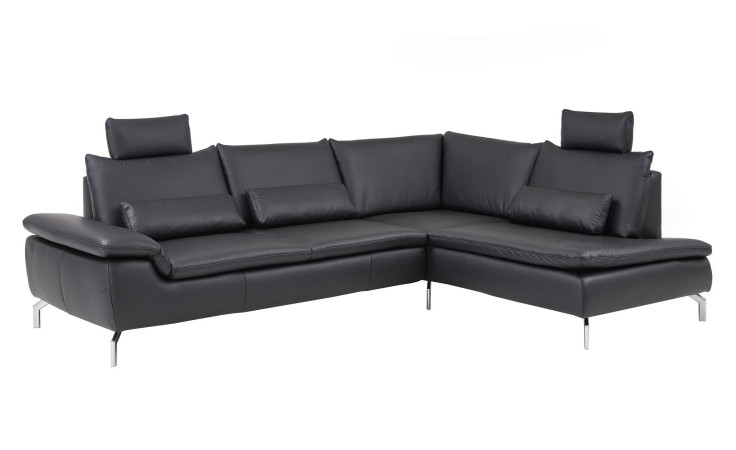 Komfort-Ecksofa plano|FORM Samoa in einem schwarzen Bezug aus Leder mit drei Nierenkissen